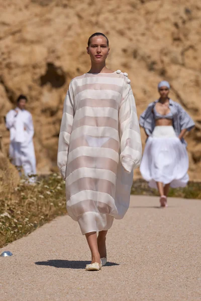 Look 13